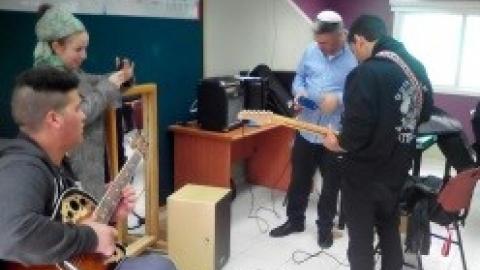 היחידה לקידום נוער - חדר המוזיקה החדש שהוקם בתרומת משפחת פריאל לזכר בנם משה ז"ל