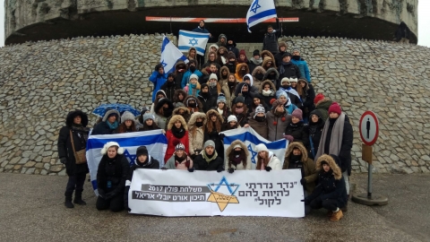 על הר האפר במחנה ההשמדה מיידנק
