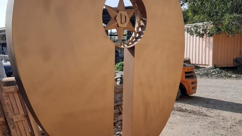 פסל כיכר השוטר 1.jpg